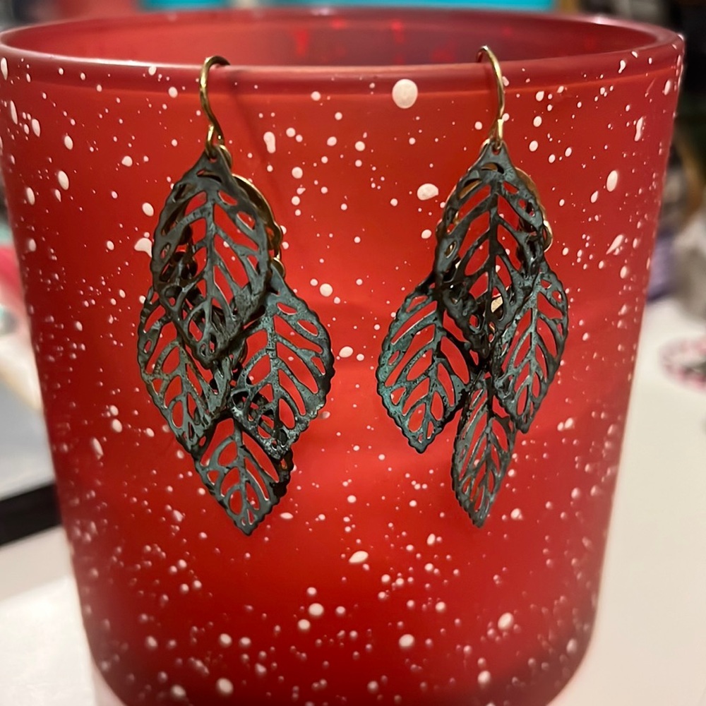 Leafy dangling earrings white gold hardware.
